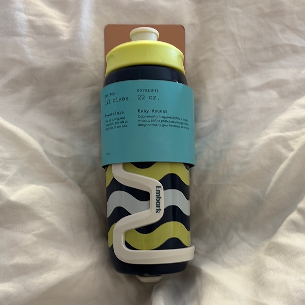 New Embark Side Entry Cage with 22oz. Water Bottle…